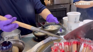 國華街美食「手套插羹裡」　店家歉：新進人員.加強訓練