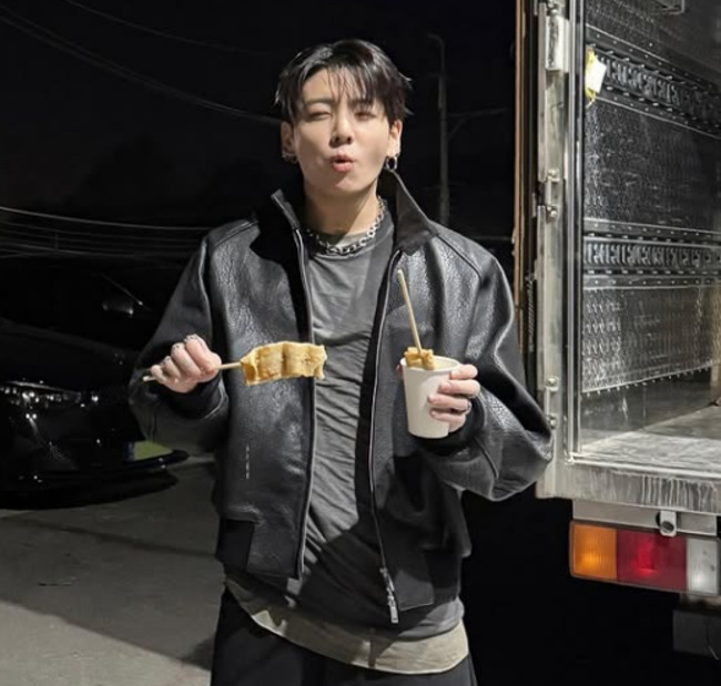 BTS柾國比中指、飆髒話 　道歉了但喊「不覺得我有錯」 | 華視新聞