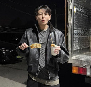 BTS柾國比中指、飆髒話 　道歉了但喊「不覺得我有錯」