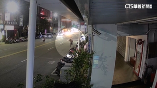 台中爆當街搶劫案！男子與劫匪扭打　熱心民眾助壓制