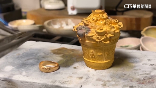 【台語新聞】金價小跌現搶買潮　銀樓提醒謹防「金包銀」以假亂真