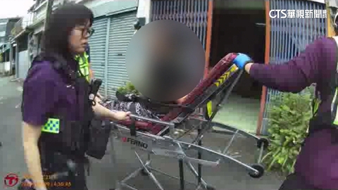 6旬婦失控持利器砸救護員頭盔 警噴辣椒水逮捕