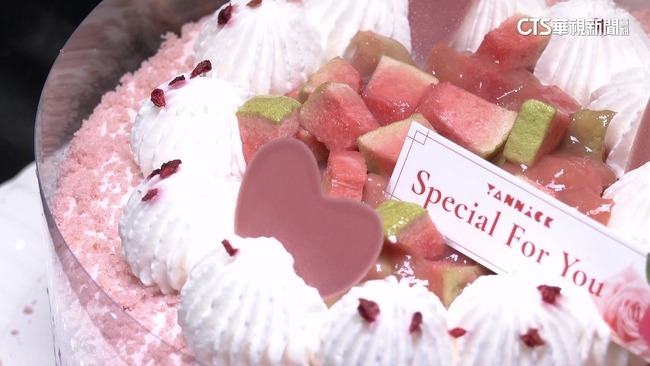 莓果系蛋糕.愛心火山披薩　母親節限定商品掀話題