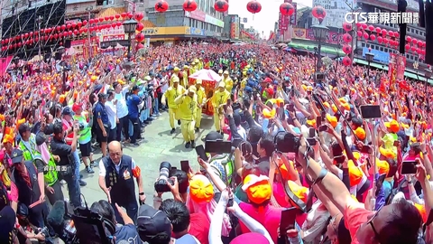 白沙屯媽祖進香洗腦神曲 「粉紅超跑」替香燈腳打氣