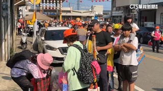 白沙屯媽祖今深夜起駕　人潮擠爆平交道　柵門卡住難放下