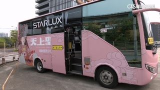 累了請上車！　「粉色車隊」應援香燈腳　隨時休息再出發