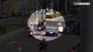 違規迴轉害「3機車撞一團」？　警初判特斯拉僅交通違規