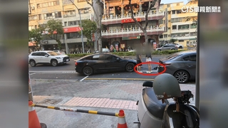 妻無照上路撞車！　「找丈夫充當駕駛」　遭警識破開罰