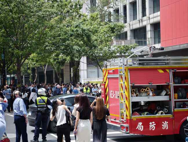 饗饗微風信義店傳火警　61警消迅速撲滅火勢 | 華視新聞