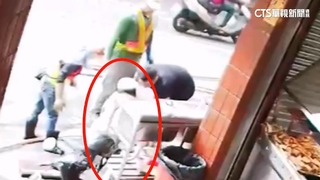 清潔隊移除水溝蓋鋪塑膠墊害婦慘摔　環保局致歉