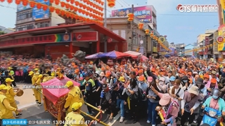 史上首次「四媽會」！　粉紅超跑「甩尾」衝鎮瀾宮　轎班遭甩飛