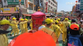 男鑽轎底為重病母祈福　感動媽祖「三次扛轎」獲庇佑