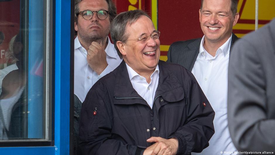 德國總理候選人勘察災情時哈哈大笑引發眾怒 | 華視新聞