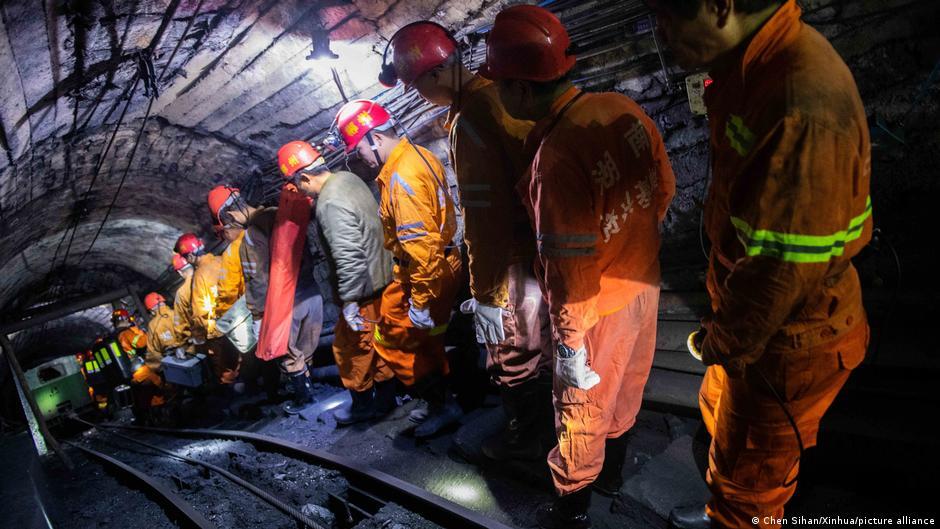 中國柴達爾煤礦崩塌  1死19人受困 | 華視新聞