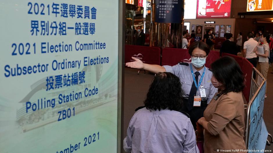 香港選委會選舉：民主派近乎絕跡 警力多於選民 | 華視新聞