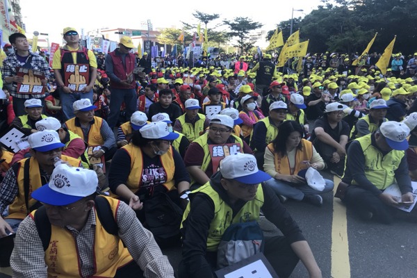 反勞基惡法大遊行 媒體工會舉旗發聲 | 華視新聞