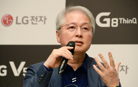 LG推出雙屏幕手機及首支5G手機 | 華視新聞