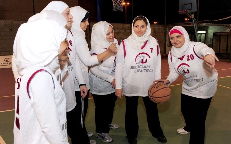 女權再突破　沙國首辦女籃賽 | 華視新聞
