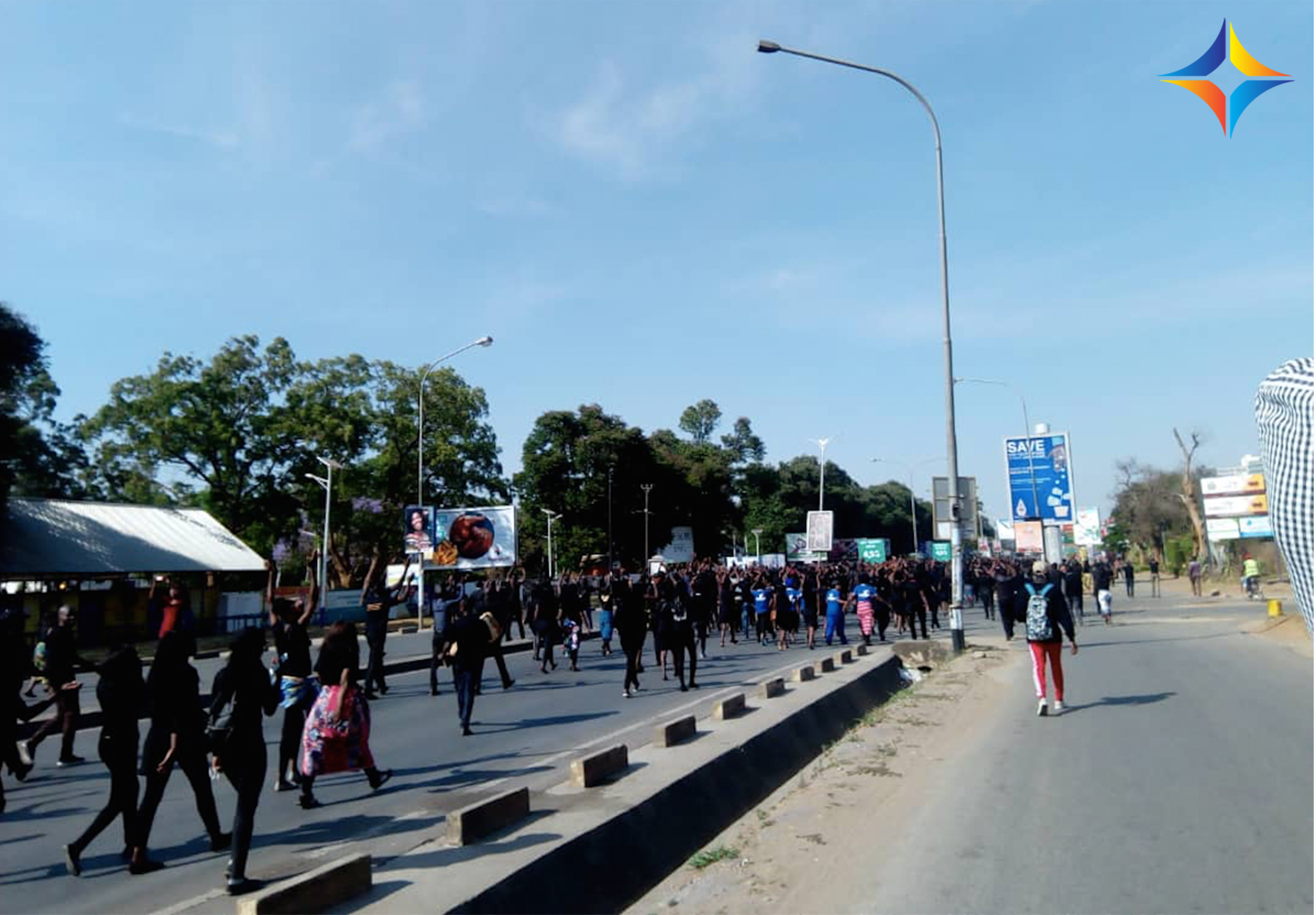 哀悼逝世女大生　贊大學生抗議警察暴力 | 華視新聞