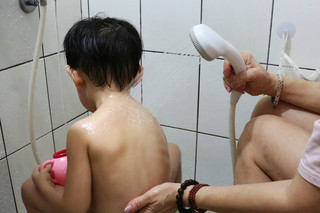 聲控蓮蓬頭調節出水模式 　助幼兒及身障沐浴