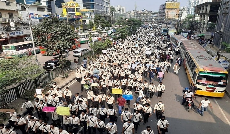 孟加拉公車意外頻傳　學生封街爭取道路安全 | 華視新聞